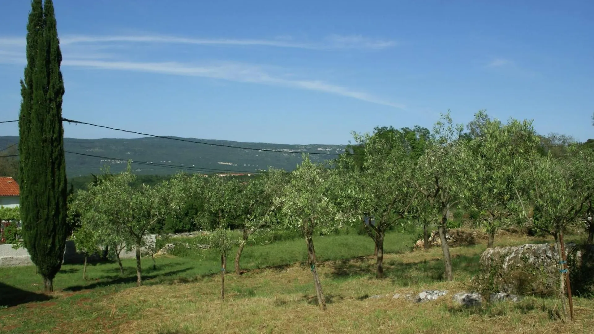 Spacious Apartment In Rakalj With Garden 0*,
