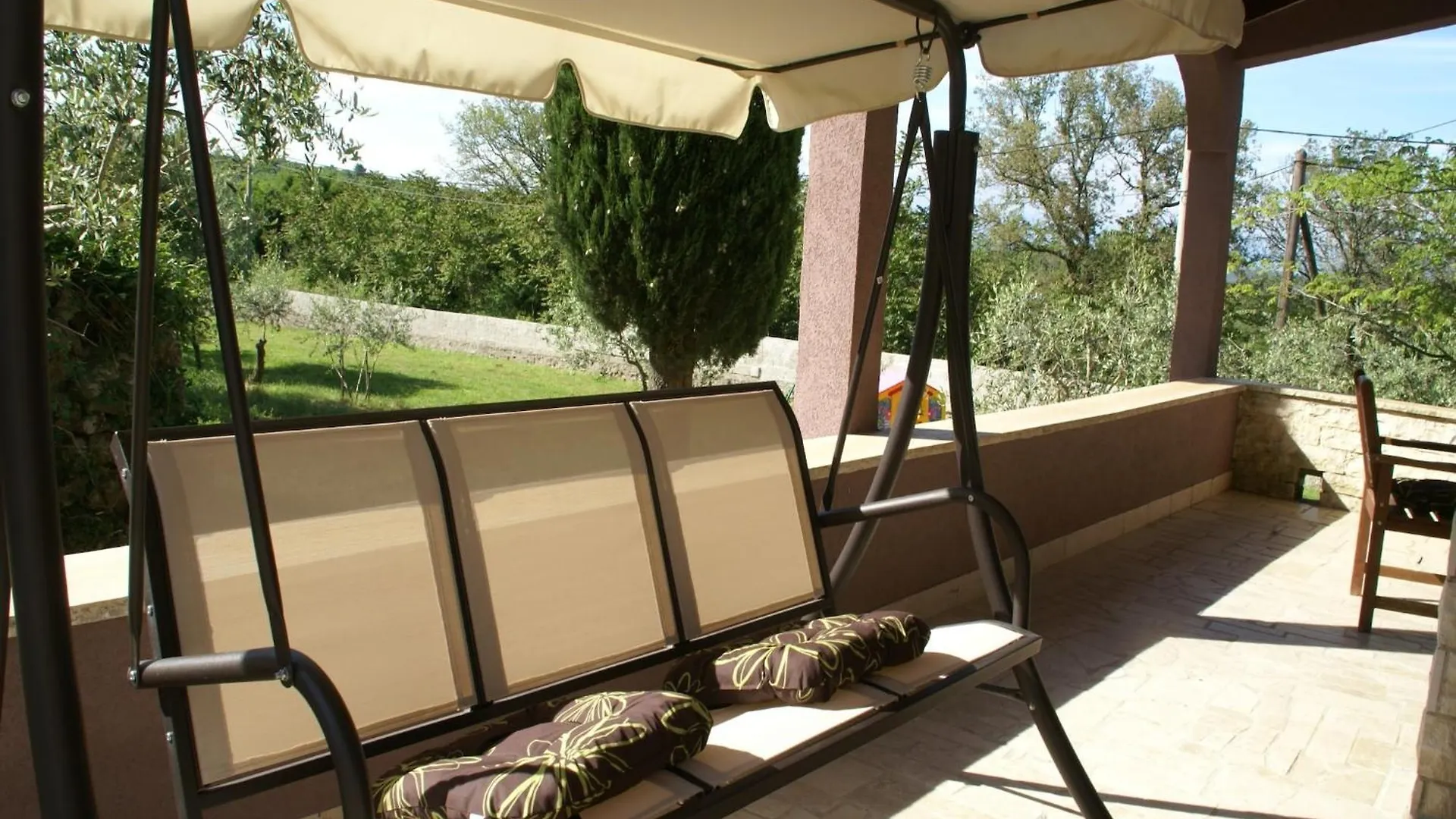 Spacious Apartment In Rakalj With Garden كرواتيا
