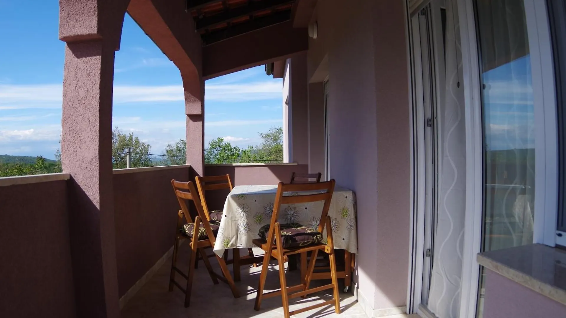 Spacious Apartment In Rakalj With Garden Horvátország
