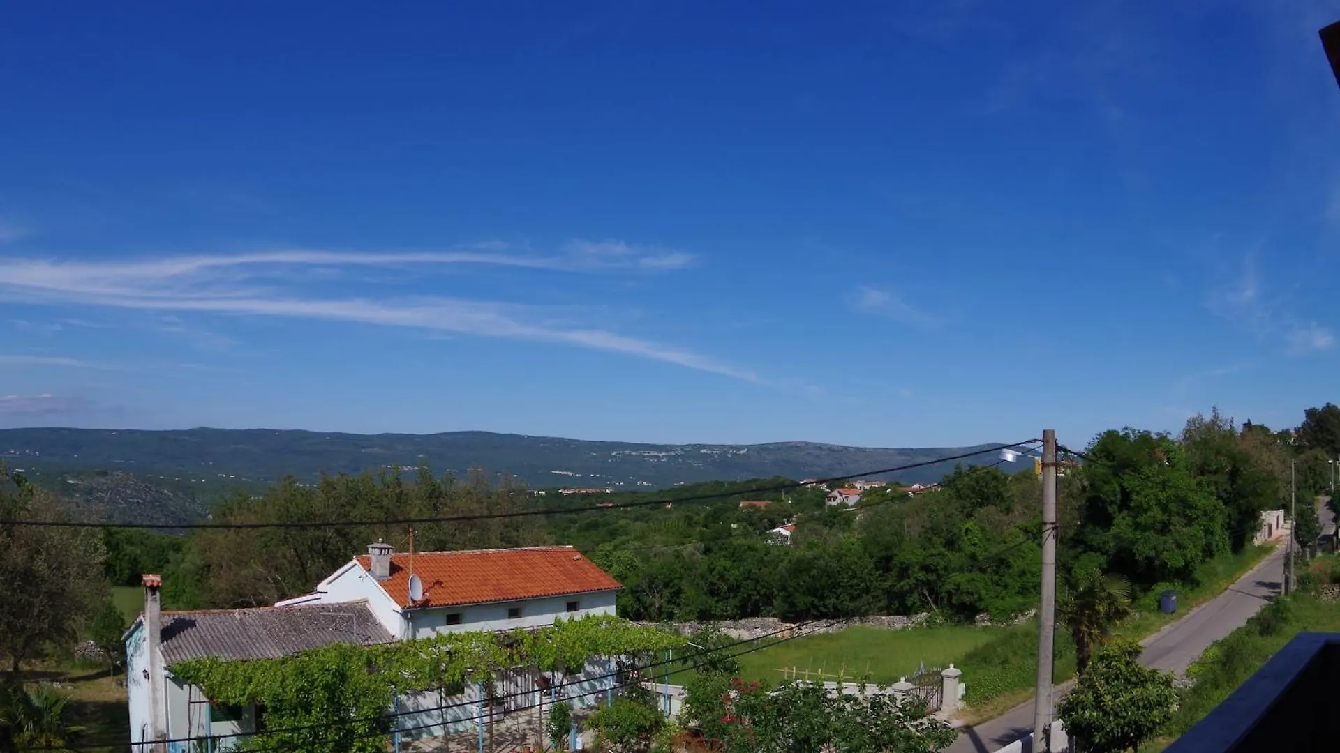 Spacious Apartment In Rakalj With Garden
