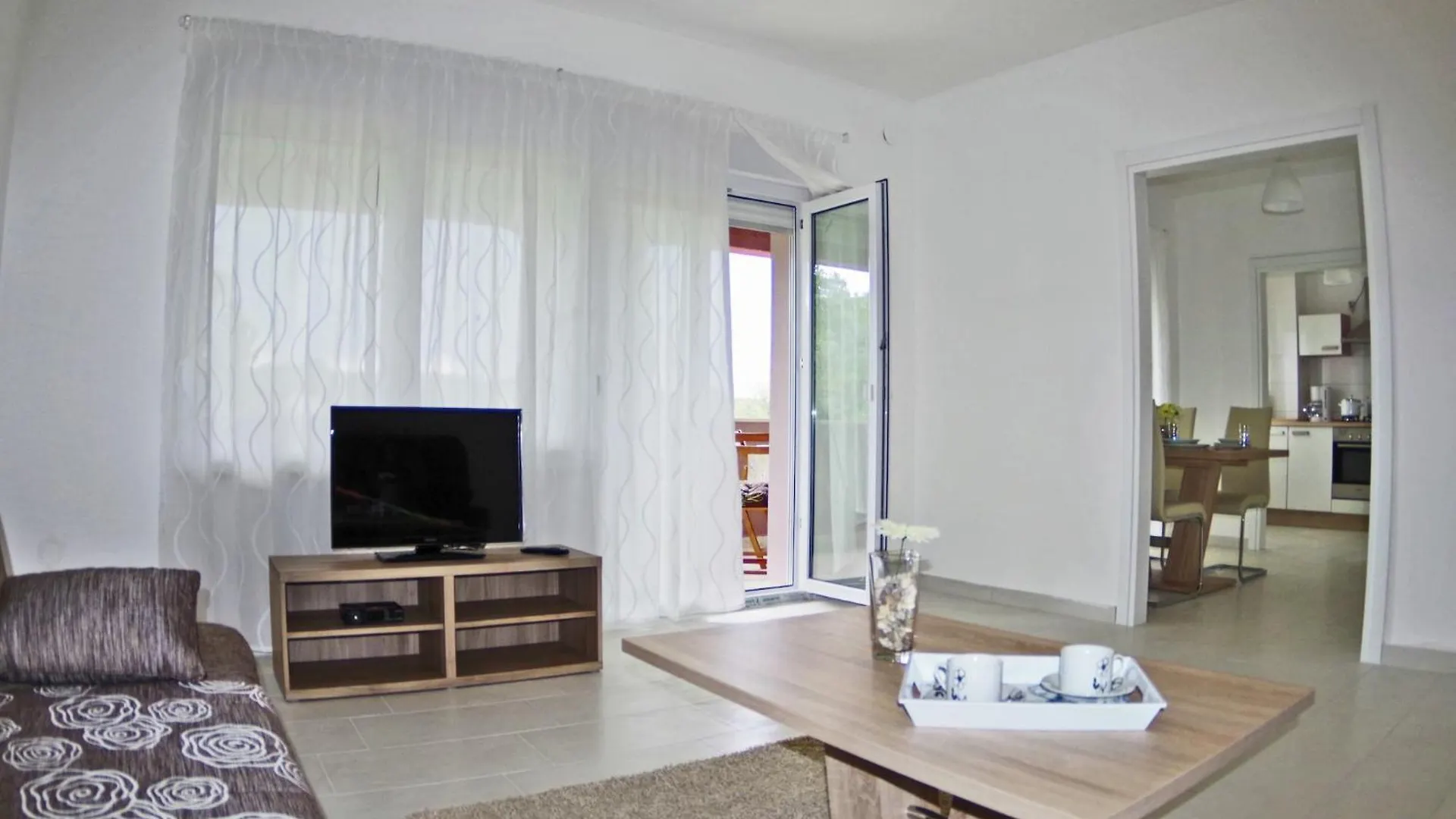 Spacious Apartment In Rakalj With Garden