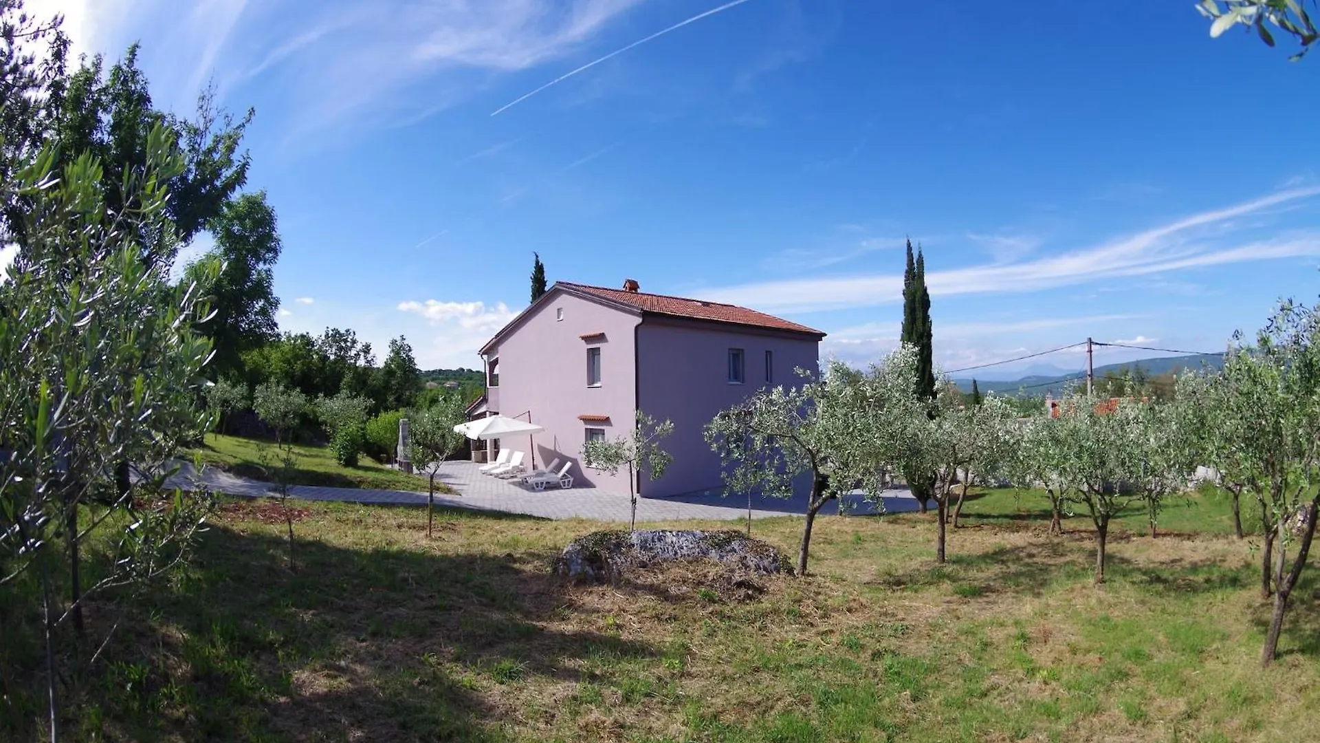 Spacious Apartment In Rakalj With Garden 0*,