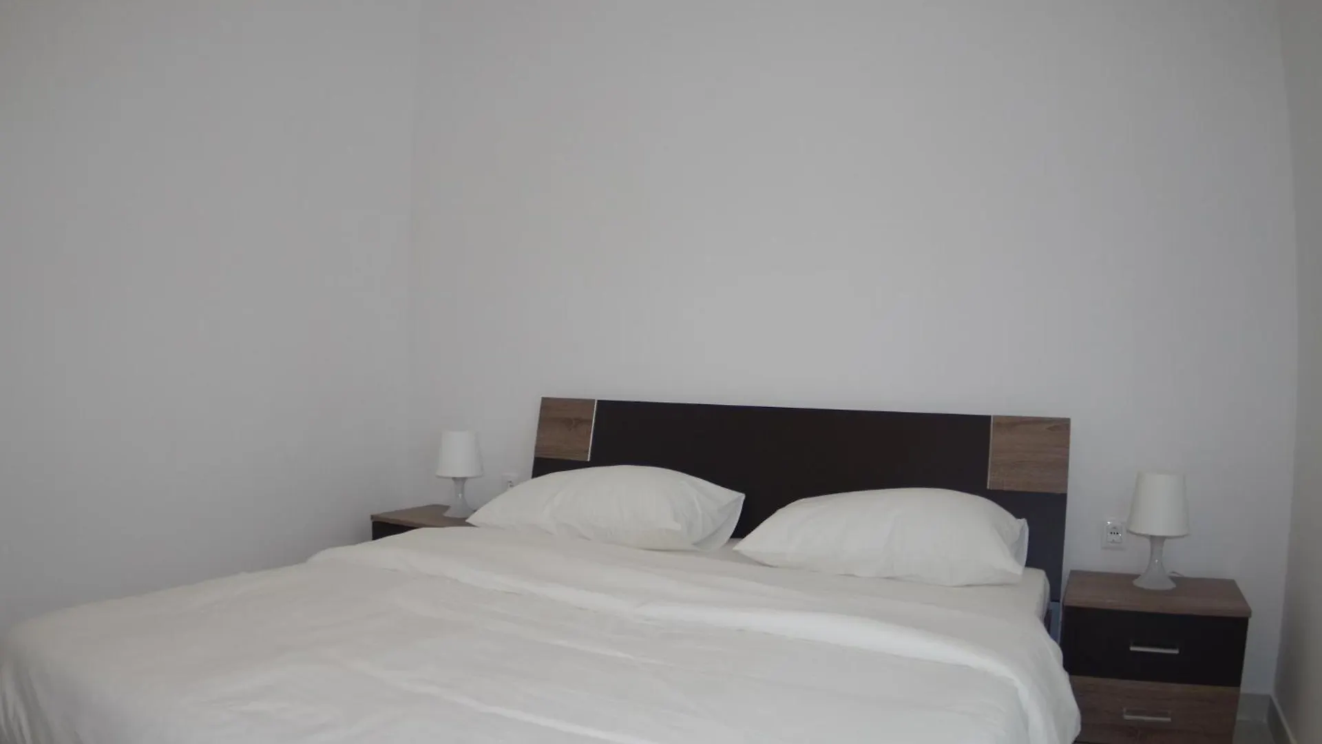 Spacious Apartment In Rakalj With Garden